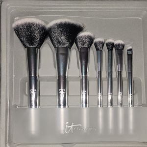 NWT IT Cosmetics Limited Edition Luxe Blurring Micro Air Brush(hard to find)